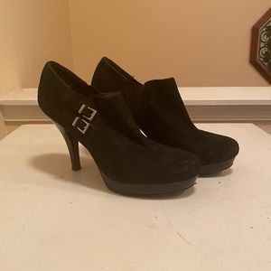 Black heel booties